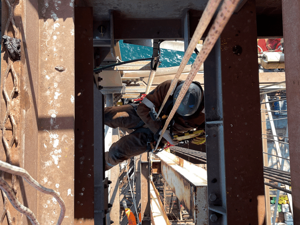 Rope access inspection and maintenance on jack-up or rig structures during port lay-by