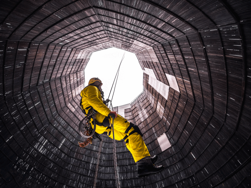 Rope access inspection and maintenance inside tunnel, culvert or pipeline infrastructure